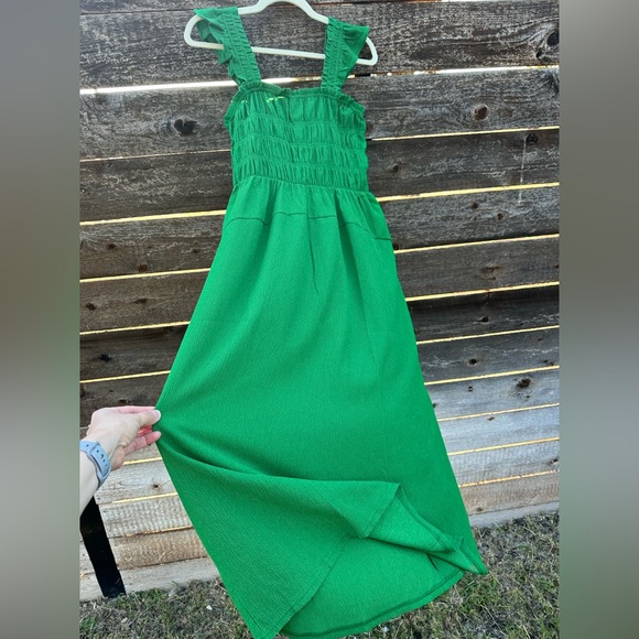 NWOT Smocked Old Navy Women’s Dress Sz M in Vibrant Green Tarp, Ruffled Sleeves - Picture 2 of 10